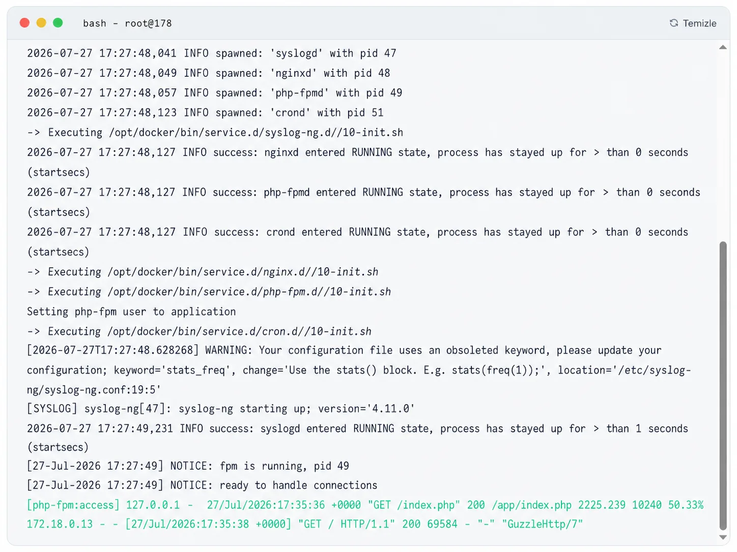 Skyversal üzerinde canlı deploy log akışı — servisler saniyeler içinde ayağa kalkıyor